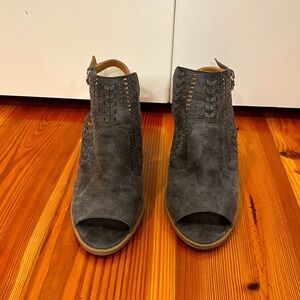 Grey Qupid open toed heels size 10